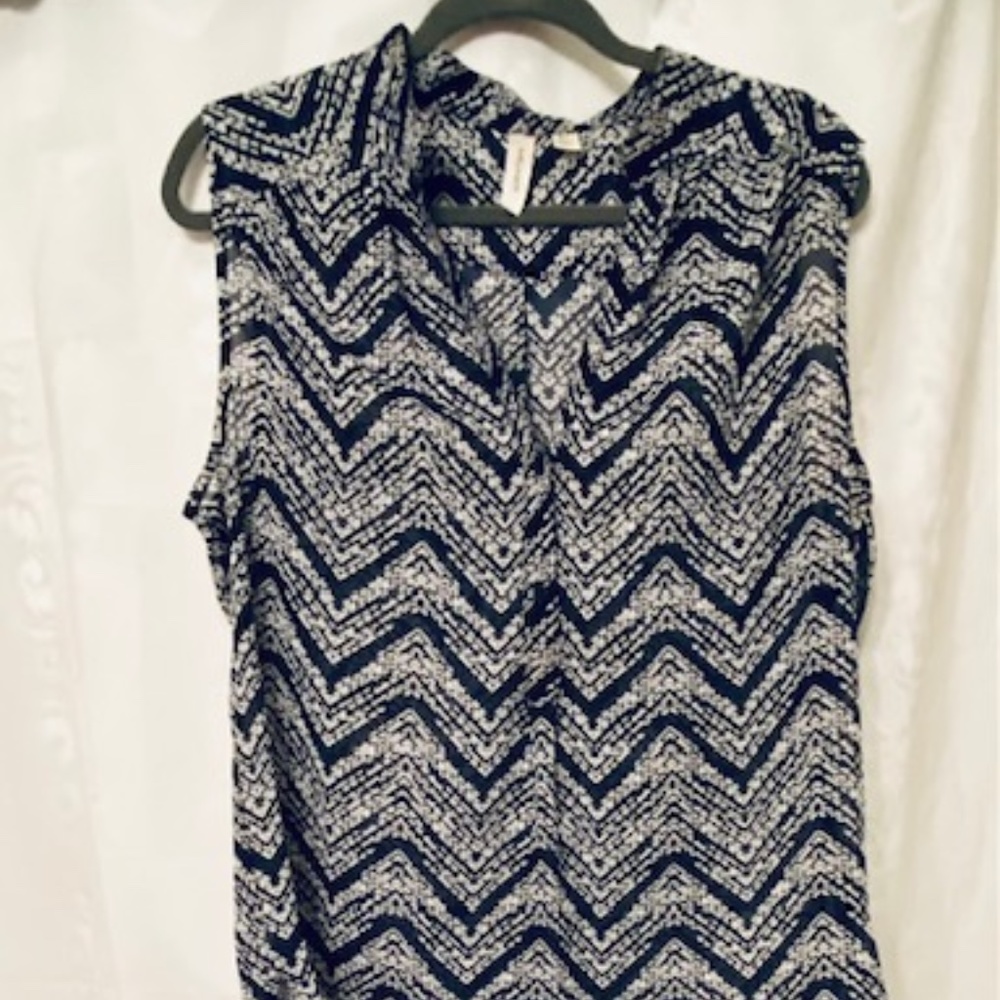 Lightweight Almost Sheer sleeveless blouse - L